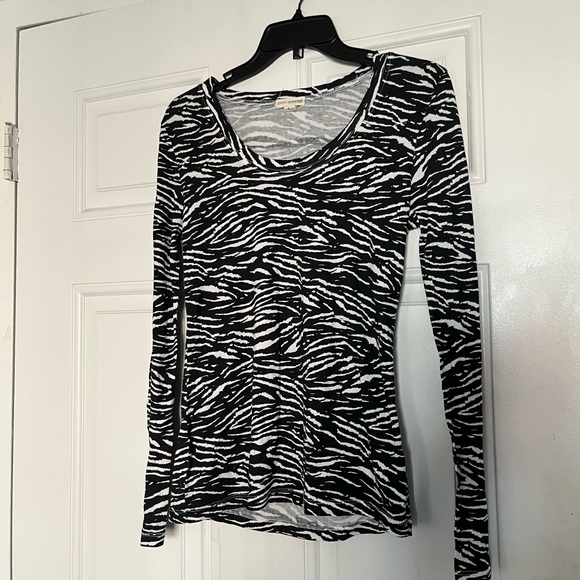 Zenana Outfitters Tops - Black and white zebra striped shirt